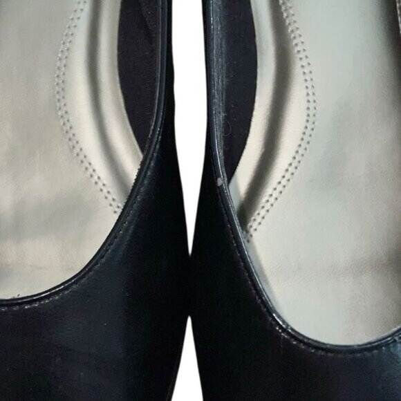 Soft Style by Hush Puppies Black Low Heel - Size 8.5W - Picture 2 of 9